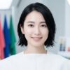 澄んだ肌とツヤのある黒髪が特徴の、クリアウィンタータイプの日本人女性のポートレート。パーソナルカラー診断 studioの雰囲気。